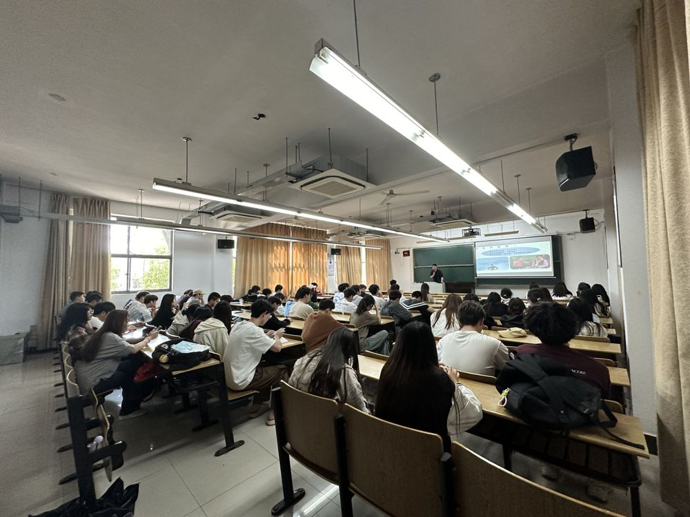 欧博ABG 欧博科技集团在南京邮电大学通达学院举办讲座